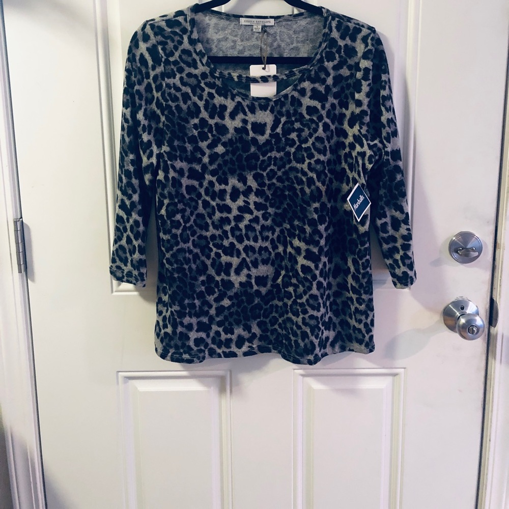 Green Envelope Animal print top sz L